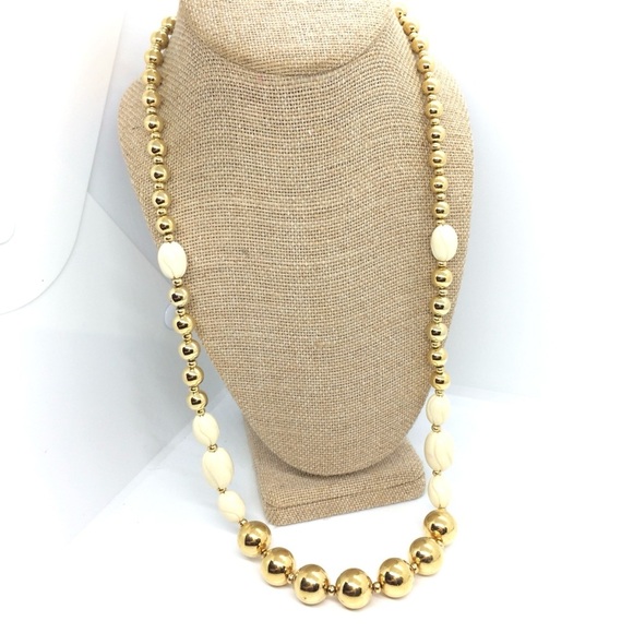 VINTAGE 80S 90S NAPIER GOLD TONE CARVED ACRYLIC BEAD BAUBLE NECKLACE BEADED - Picture 1 of 12